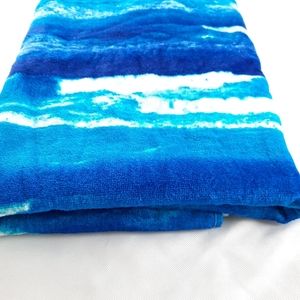 ❤️ NWT Blue & White Beach Towel